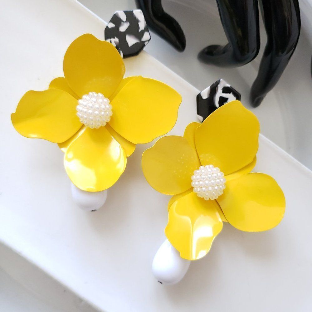 New! Zara Big Floral Earrings - Picture 8 of 16